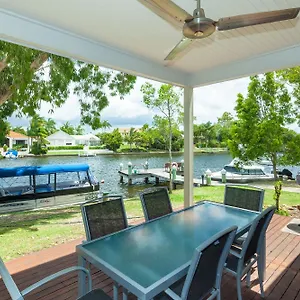 Noosa Entrance Waterfront Нусавиль